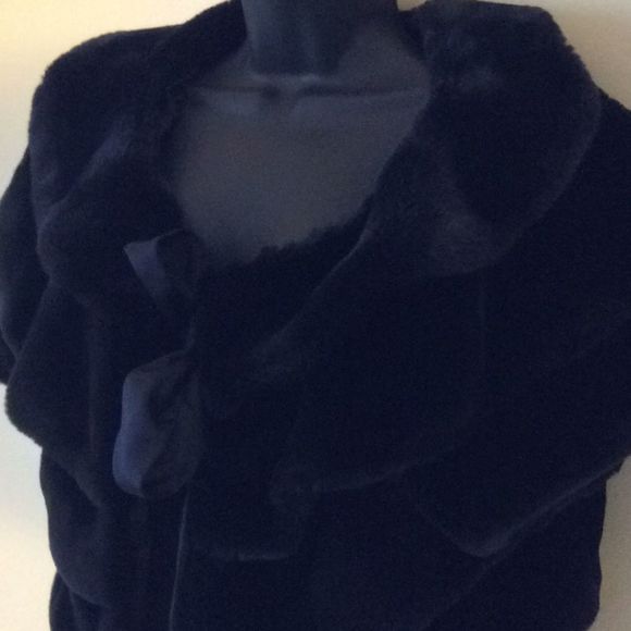💞JESSICA Simpson 💞faux fur cape coat - Picture 2 of 8